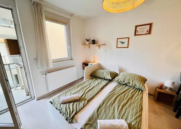 Marina Garden Apartment *